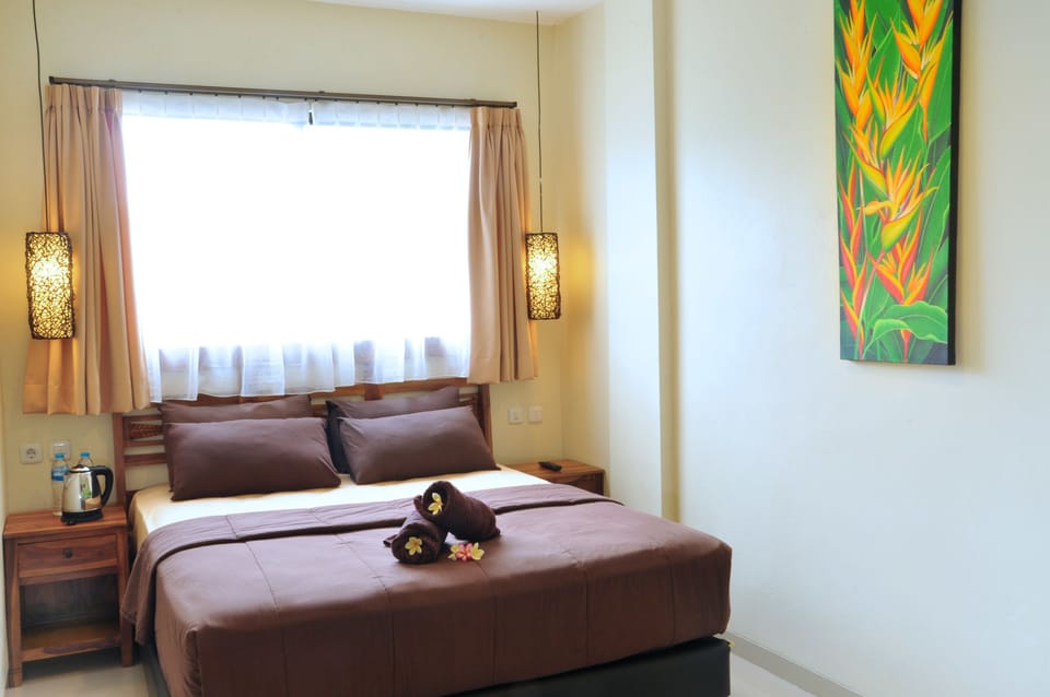 Deluxe Double Room, 1 Queen Bed | Minibar, in-room safe, desk, soundproofing