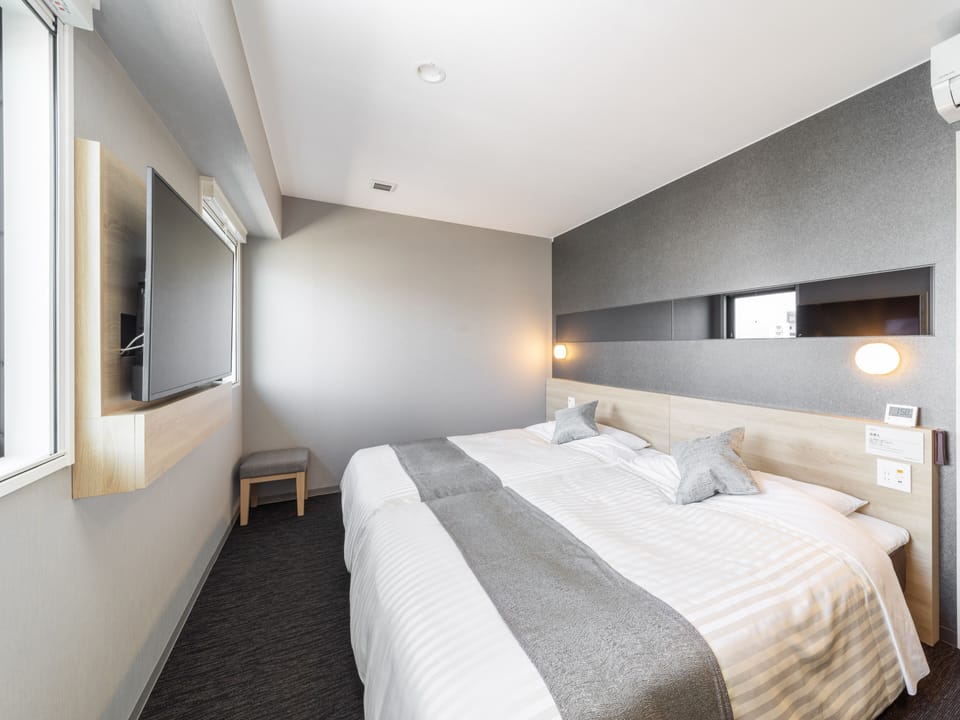 Hollywood Twin Room | Free WiFi, bed sheets