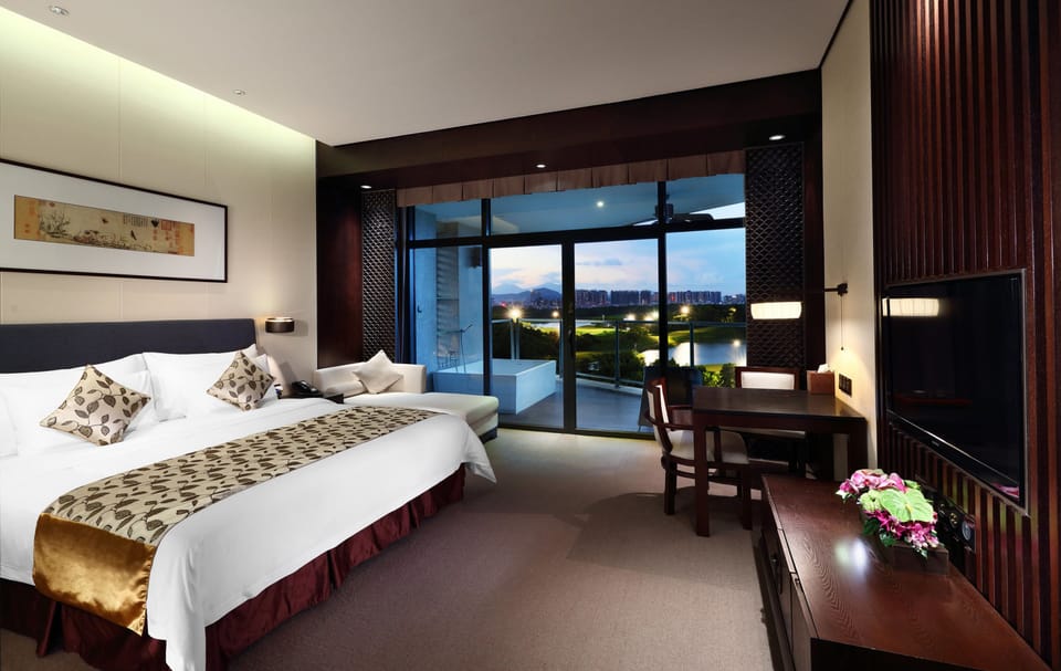 1 bedroom, premium bedding, down comforters, minibar