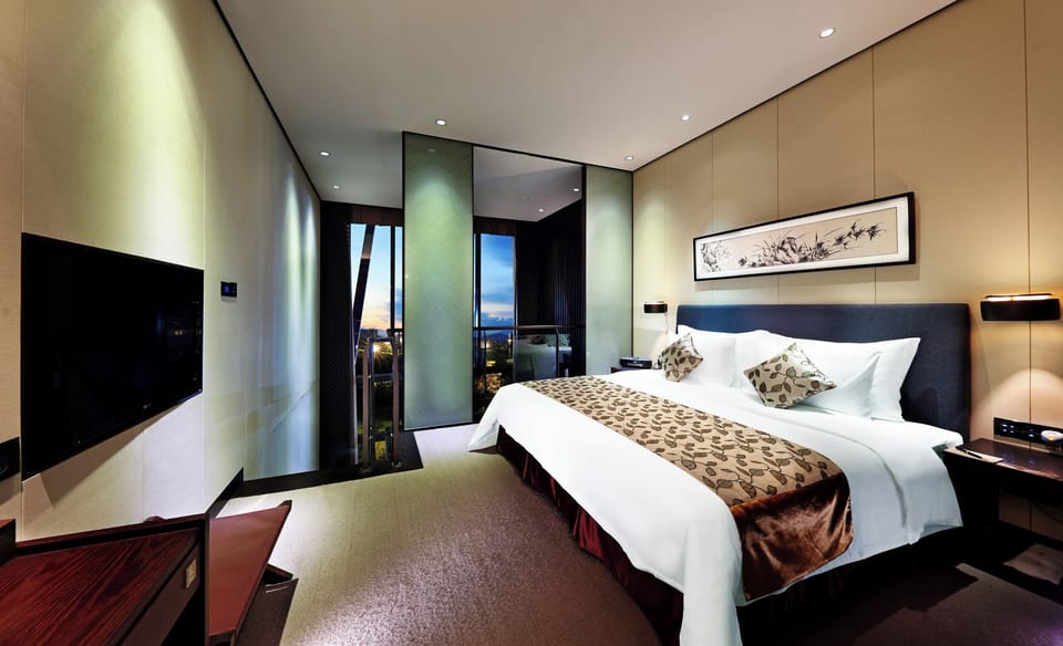 Deluxe Duplex, 1 King Bed, Balcony, Golf View | 1 bedroom, premium bedding, down comforters, minibar