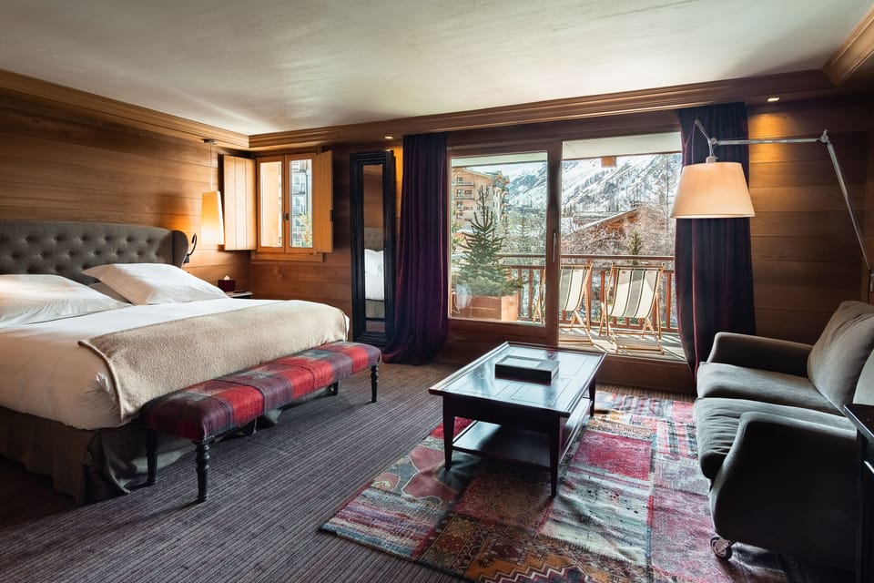 Junior Suite, Mountain View | Minibar, in-room safe, individually decorated, individually furnished