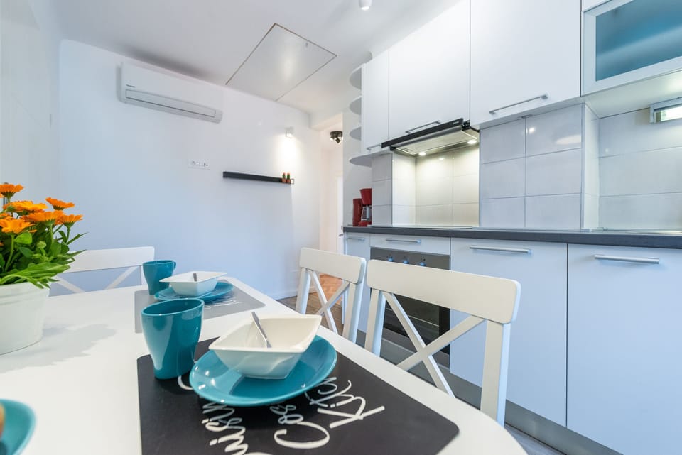 Apartment (2 Bedroom Apartment with City View) | Private kitchen | Fridge