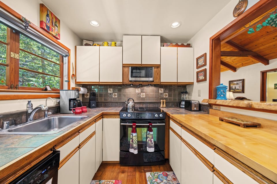 A well-equipped kitchen for everything from quick breakfasts to leisurely dinners.