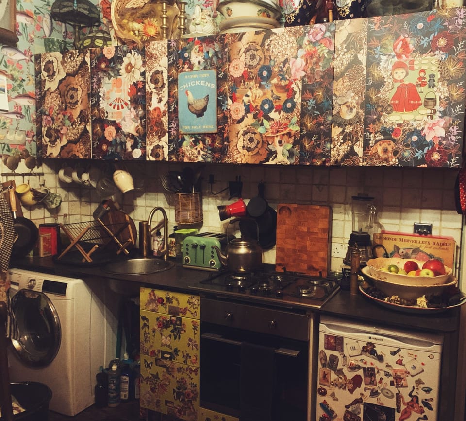 Fridge, oven, stovetop, electric kettle