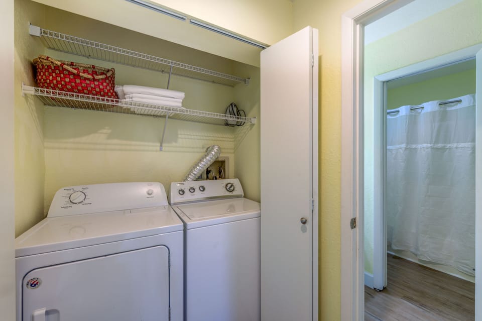 Washer/Dryer in unit - Main Level