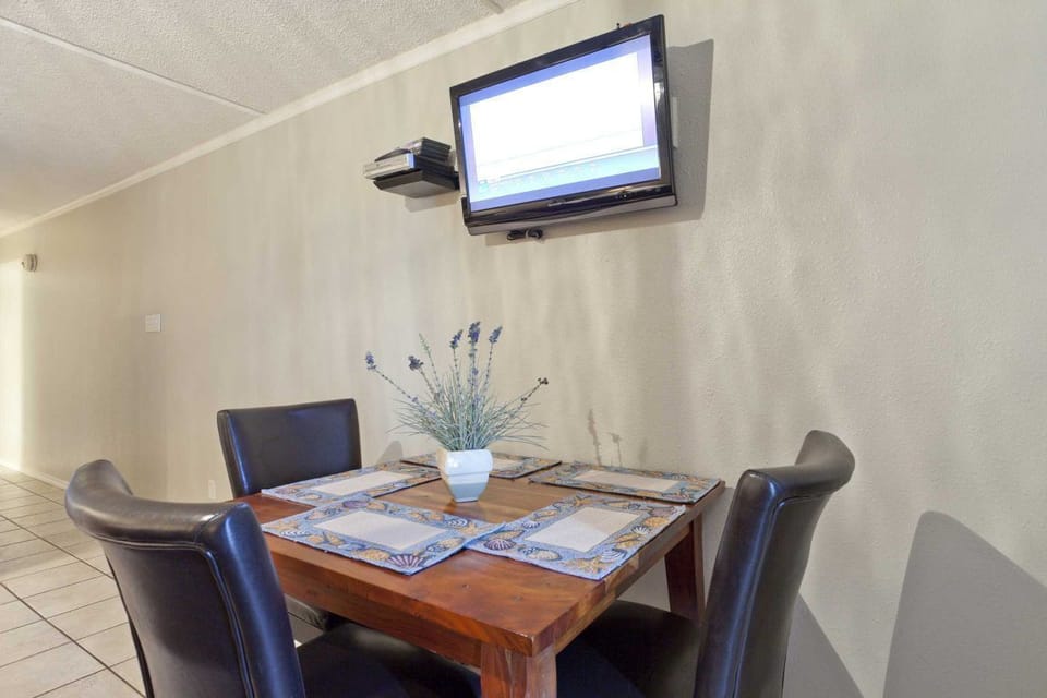 Whether you want a full meal or just a snack between trips out to the sand - our cozy dining space is perfect.
