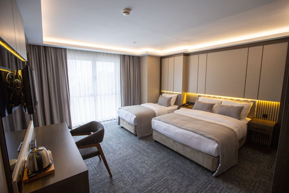 Deluxe Twin Room | Premium bedding, minibar, in-room safe, soundproofing