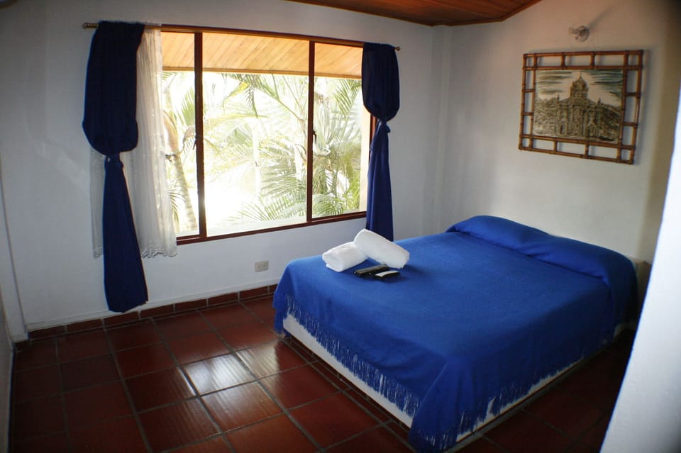 Single Room | In-room safe, bed sheets