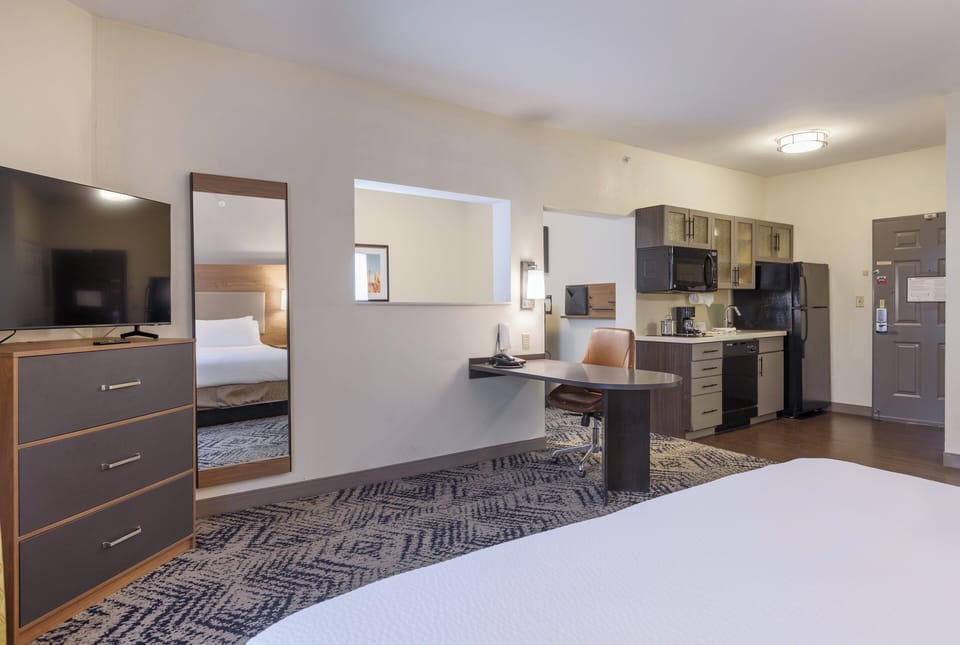 Junior Suite, 1 King Bed, with Sofa Bed (Full Kitchen) | Pillowtop beds, desk, laptop workspace, blackout drapes