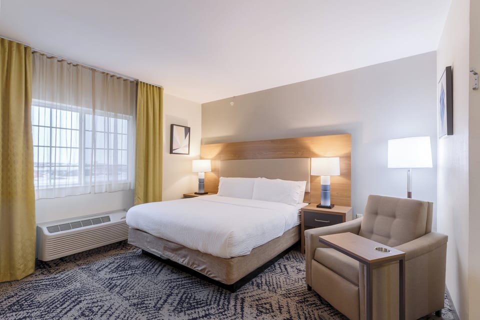 Pillowtop beds, desk, laptop workspace, blackout drapes