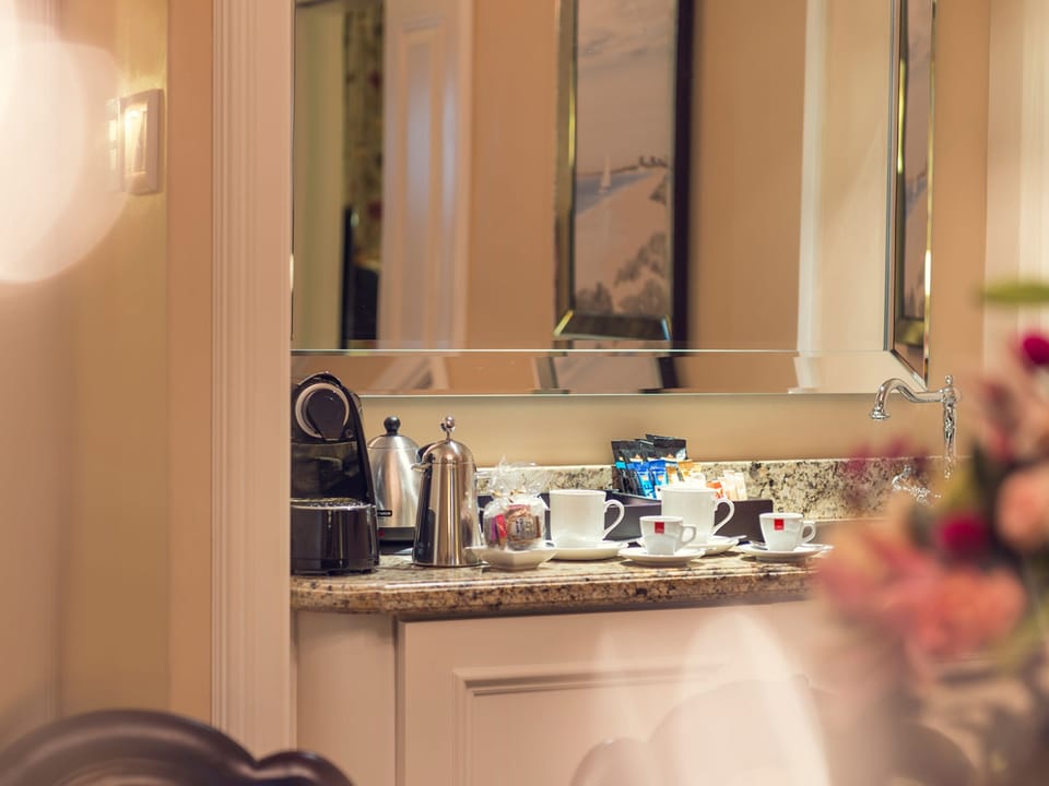 Luxury Suite | Coffee and/or coffee maker