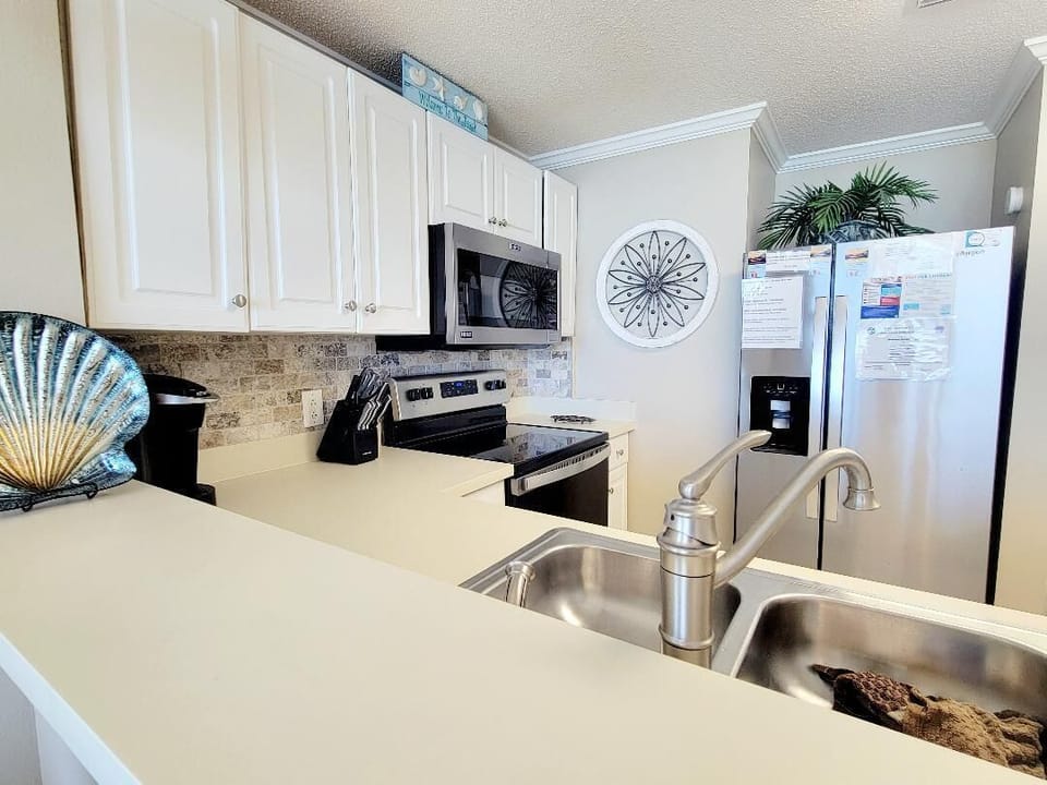 Full kitchen