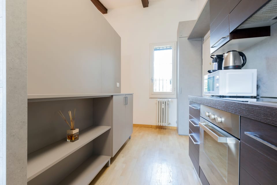 Deluxe Studio (Via Orti 31) | Private kitchen | Espresso maker, coffee/tea maker, dining tables