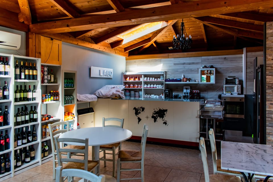 Breakfast (EUR 5.00 per person)