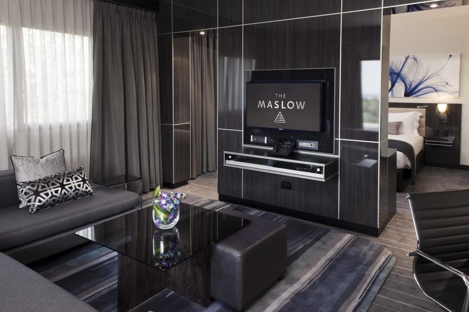 Executive Suite, 1 King Bed | Living area | 40-inch LCD TV with satellite channels, TV
