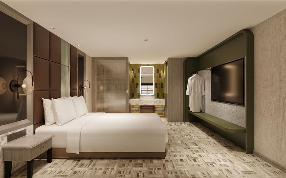 Standard Room | Minibar, in-room safe, desk, iron/ironing board