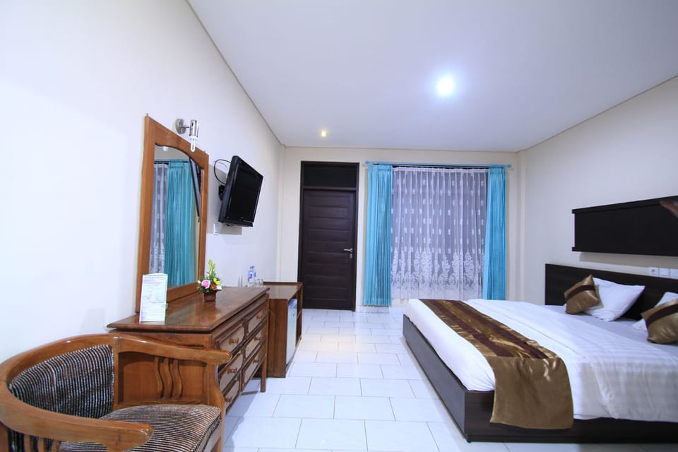 Desk, rollaway beds, free WiFi, bed sheets