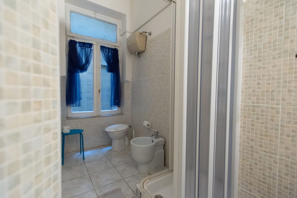 Triple Room (External Private Bathroom) | Bathroom | Free toiletries, hair dryer, towels