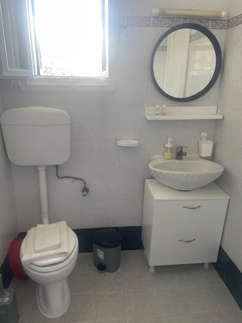 Honeymoon Studio Suite, Non Smoking, Sea View (Top Floor) | Bathroom | Separate tub and shower, rainfall showerhead, free toiletries, bidet
