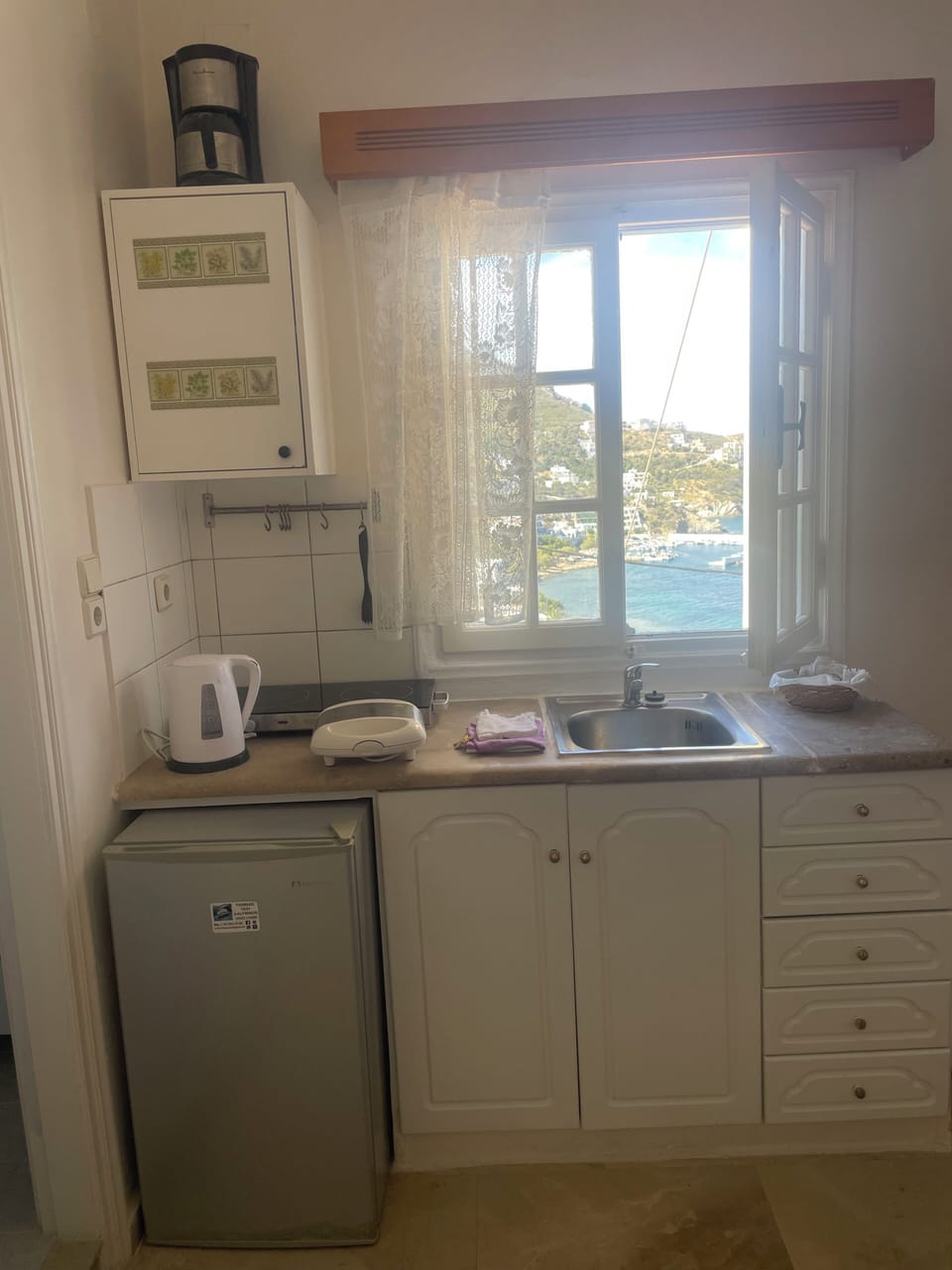 Honeymoon Studio Suite, Non Smoking, Sea View (Top Floor) | Private kitchen | Fridge, stovetop, coffee/tea maker, electric kettle