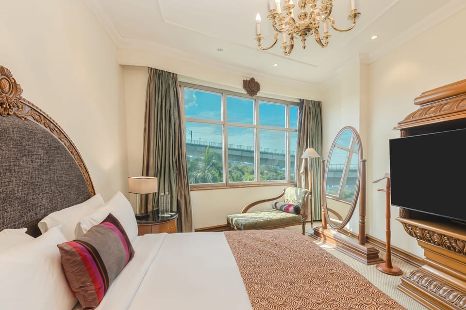 Royal Room, 1 King Bed (Royal Suite, 1 King Bed) | 10 bedrooms, minibar, in-room safe, individually furnished