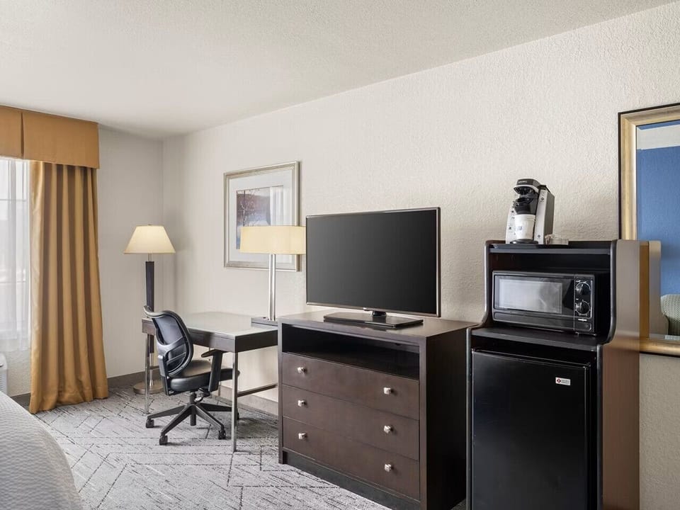 Standard Room, 1 King Bed with Sofa bed | Iron/ironing board, free WiFi, bed sheets