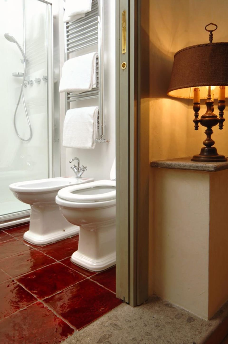 Double Room | Bathroom | Free toiletries, hair dryer, slippers, bidet