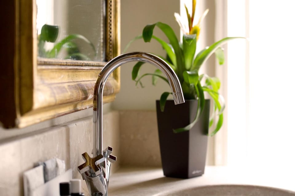 Double Room | Bathroom | Free toiletries, hair dryer, slippers, bidet