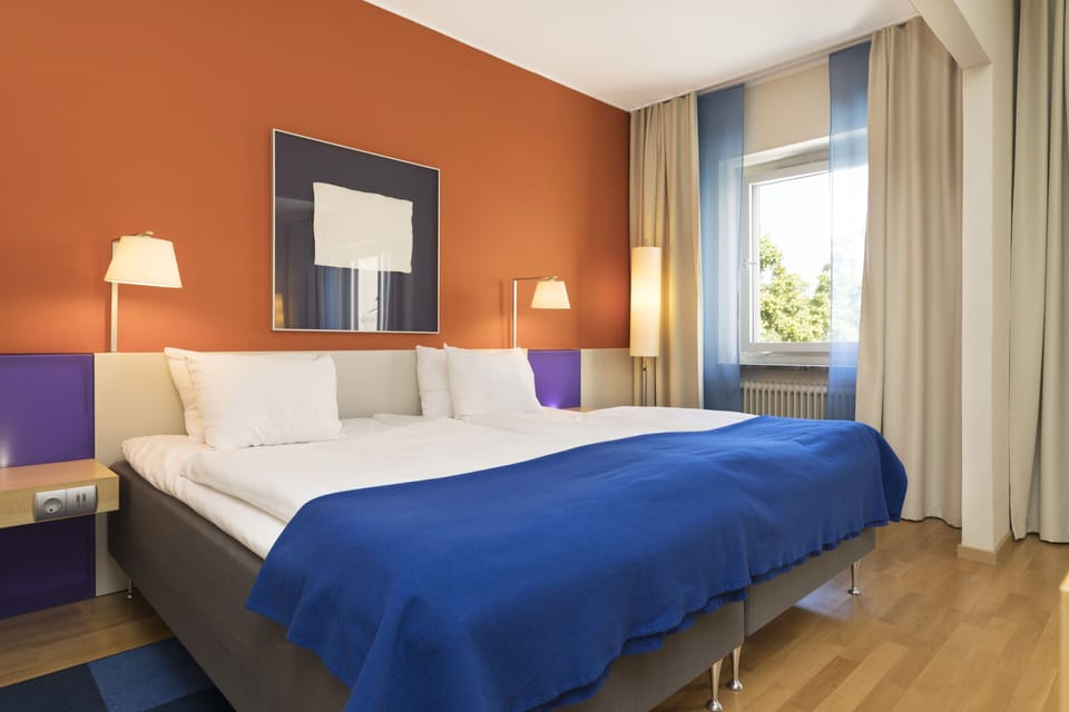 Superior Twin Room | In-room safe, desk, blackout drapes, WiFi (free)