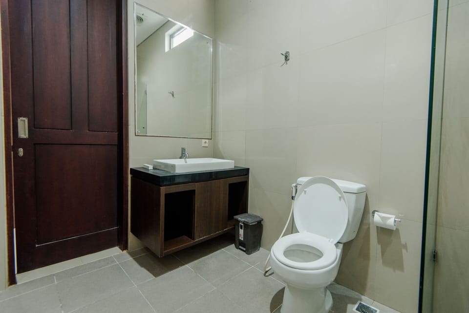 Deluxe Double Room | Bathroom | Combined shower/tub, free toiletries, towels