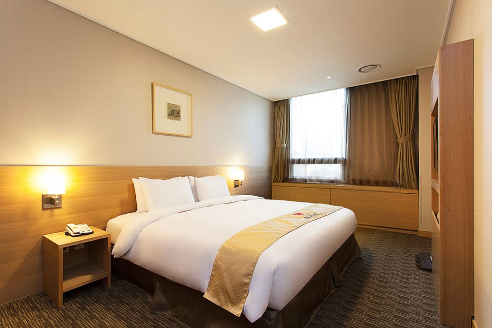 In-room safe, iron/ironing board, free WiFi, bed sheets