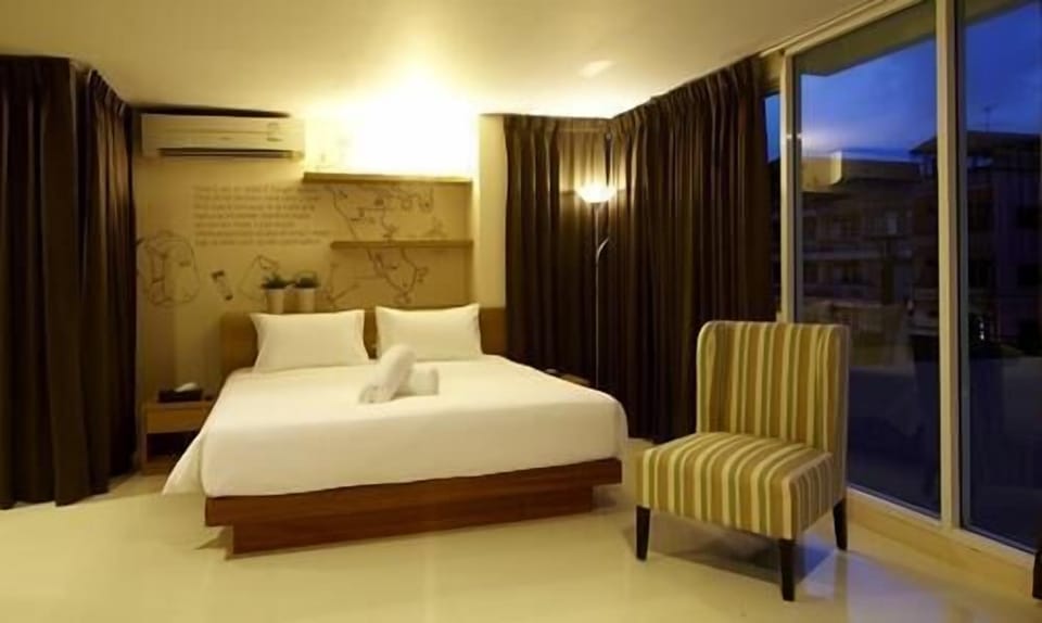 Hypo-allergenic bedding, in-room safe, individually decorated, free WiFi
