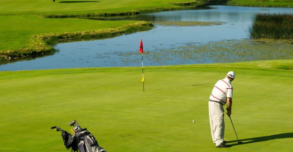 Deluxe Room, 1 King Bed, Golf View | Golf view