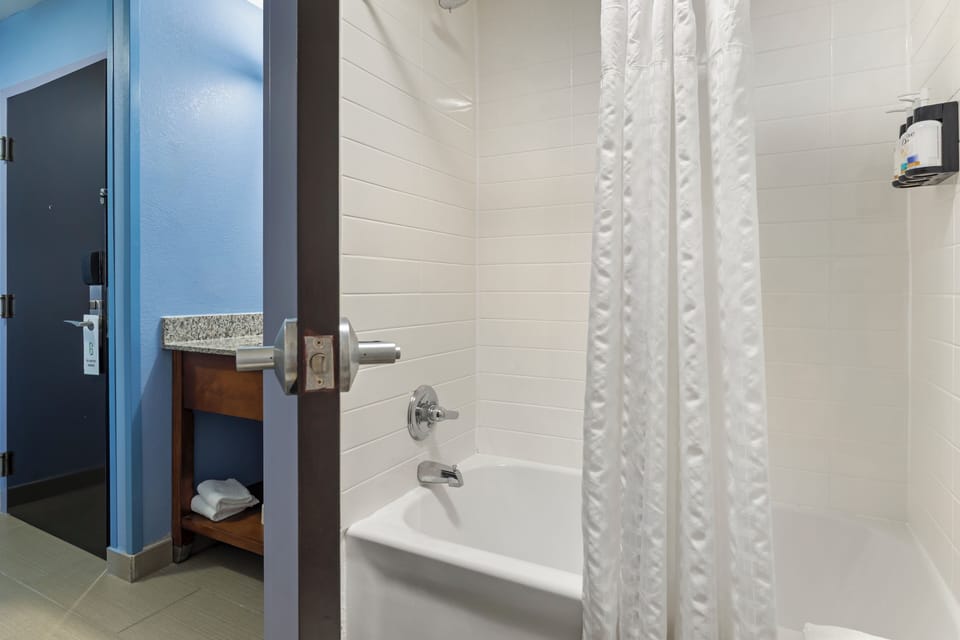 Standard Room, 2 Queen Beds (Bath/Shower Combo) | Bathroom | Combined shower/tub, free toiletries, hair dryer, towels