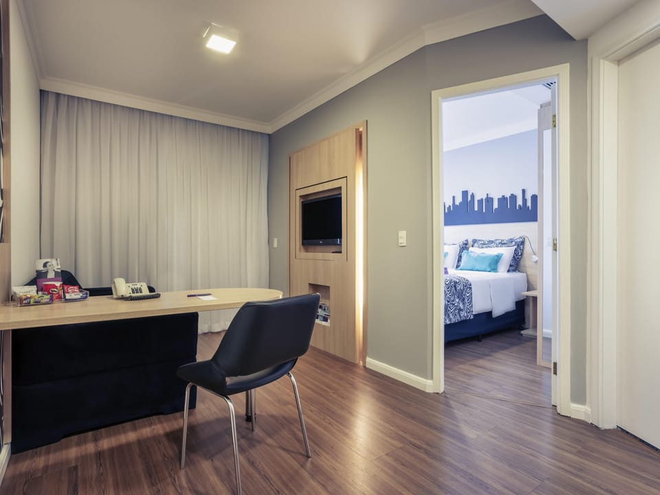 Standard Room, 1 Double Bed | 1 bedroom, minibar, in-room safe, desk