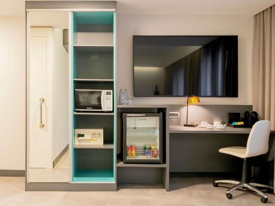 Apartment, 1 Double Bed (Accessible) | 1 bedroom, minibar, in-room safe, desk
