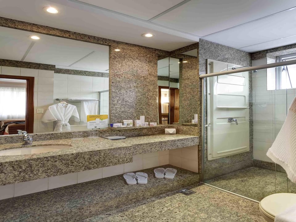 Standard Twin Room, 2 Twin Beds | Minibar, in-room safe, desk, blackout drapes