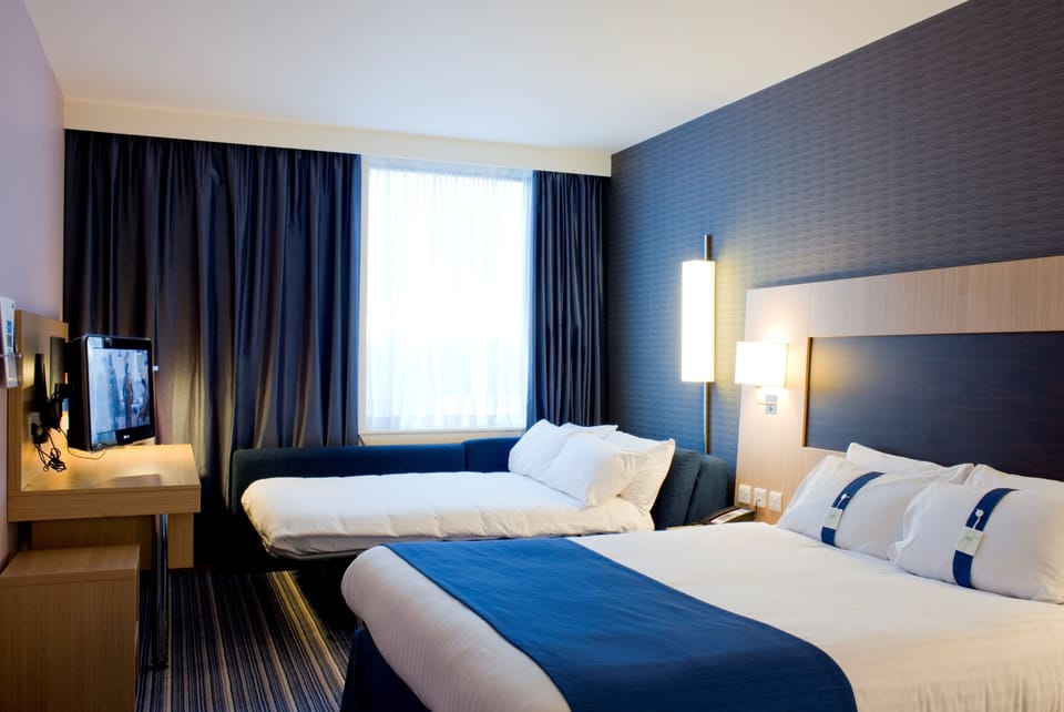 Standard Room, 1 Double Bed with Sofa bed | In-room safe, desk, soundproofing, iron/ironing board