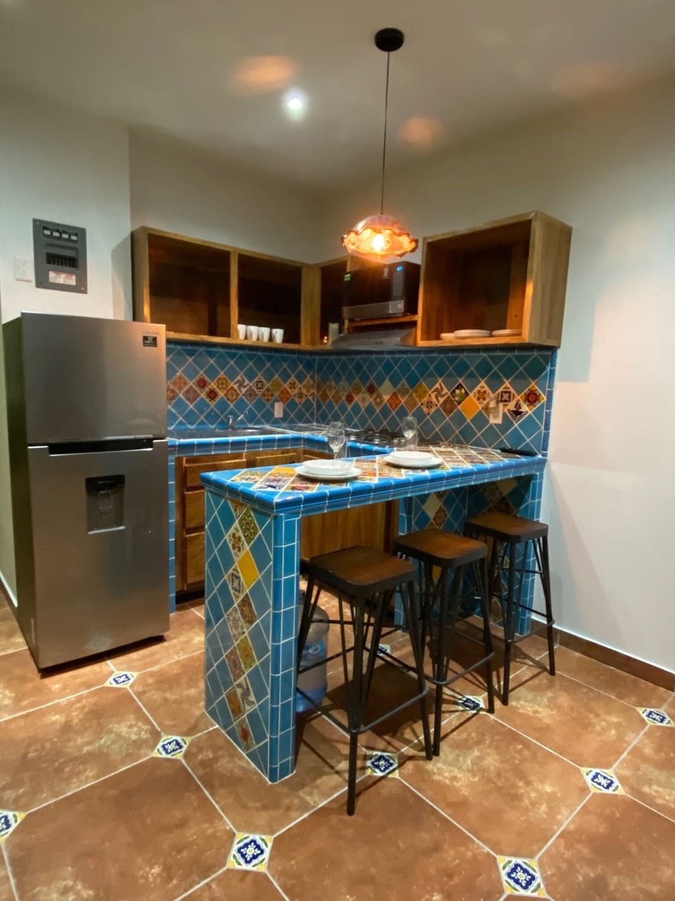 *Kitchenette
*Stove
*Microwave
*Breakfast bar