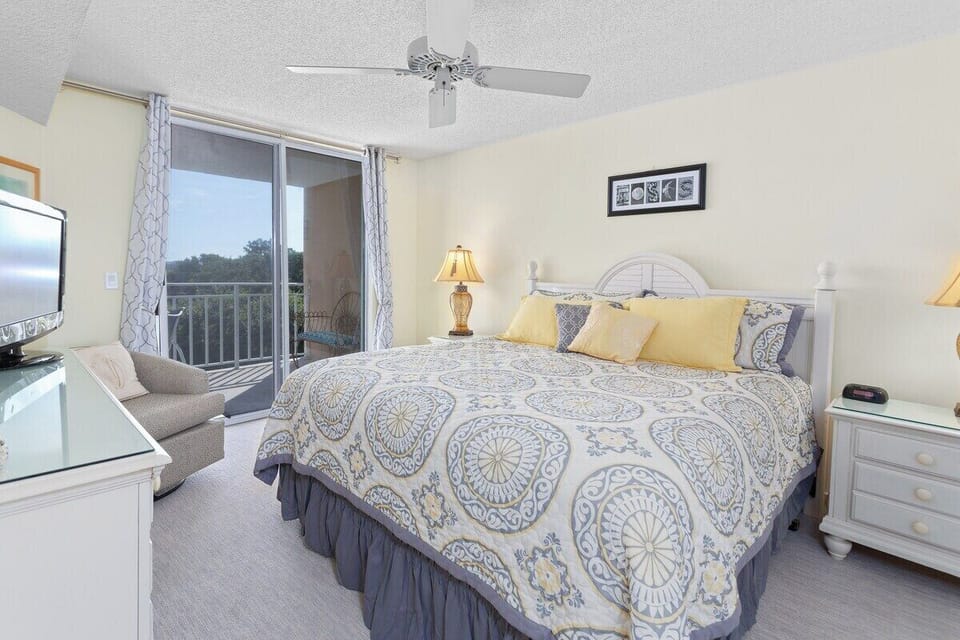 North Breakers 407 - Primary Bedroom with king bed and patio access