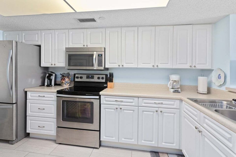North Breakers 407 - Kitchen with stainless appliances