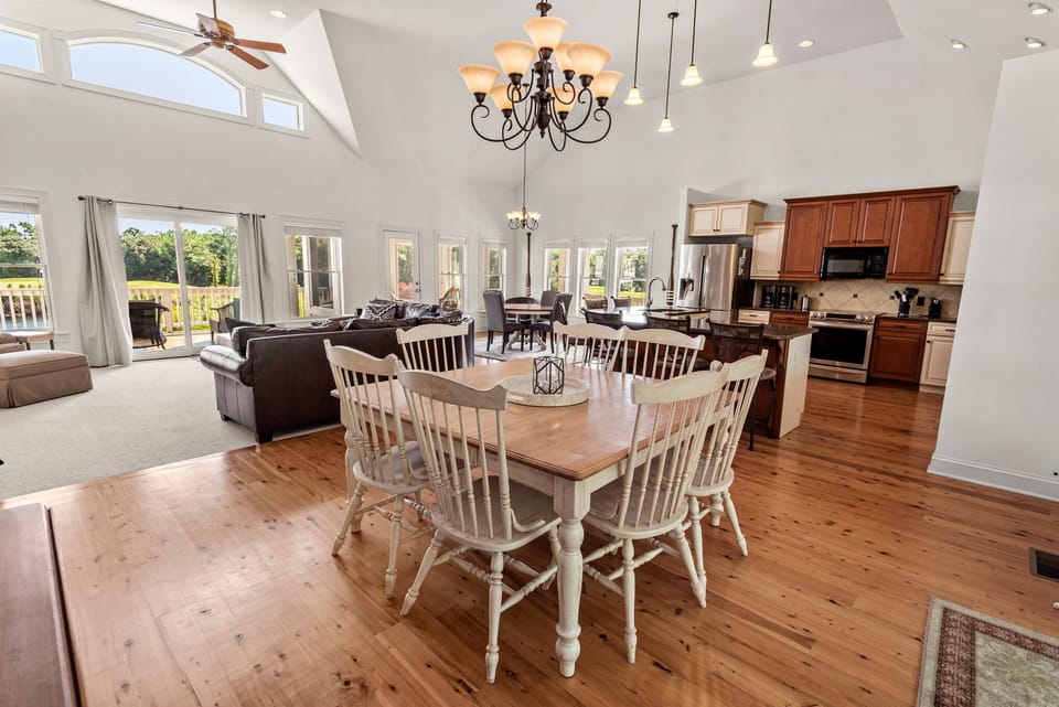 CC124: Corolla Beach House l Top Level Dining Area
