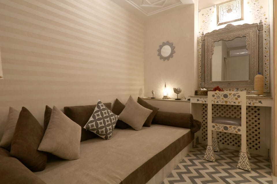 Luxury Triple Room, Ensuite (Mammouth) | Individually furnished, soundproofing, free WiFi, bed sheets