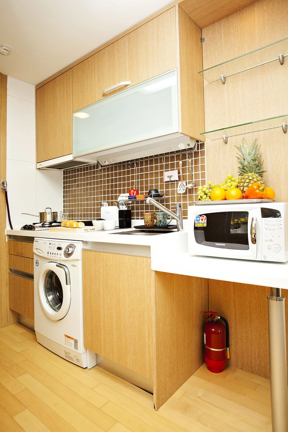 Full-size fridge, microwave, stovetop, coffee/tea maker