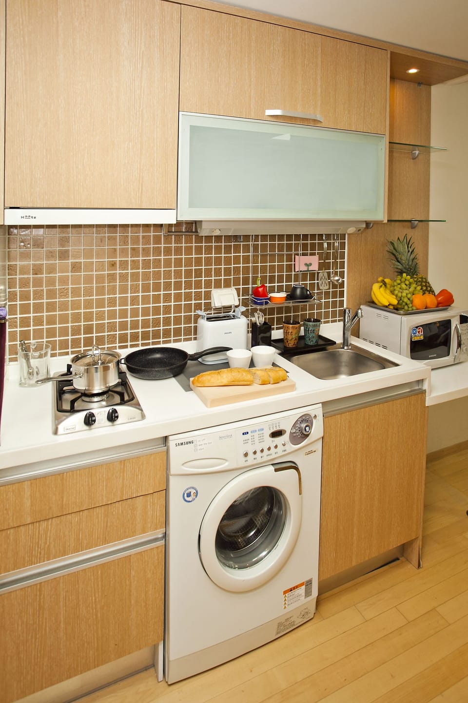Deluxe Twin Room (5 days of free parking) | Private kitchen | Full-size fridge, microwave, stovetop, coffee/tea maker