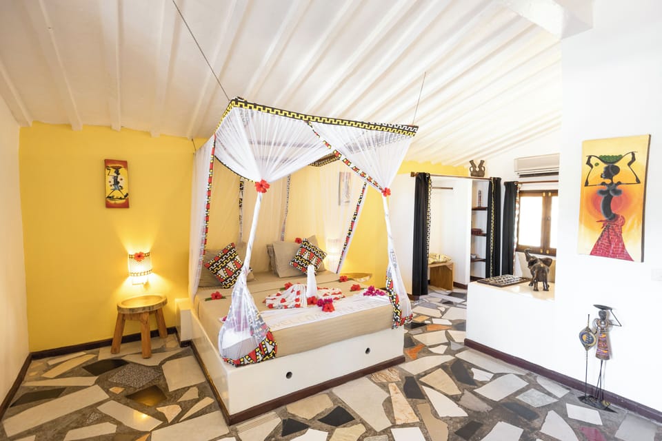 Suite | Down comforters, memory foam beds, in-room safe, free WiFi