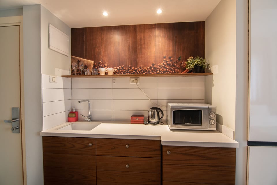 Full-size fridge, electric kettle
