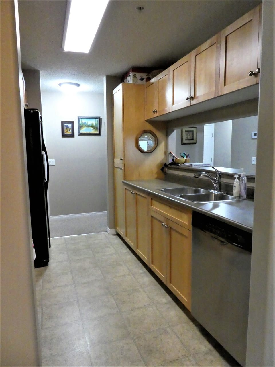 Fully Stocked Kitchen w Pass Through