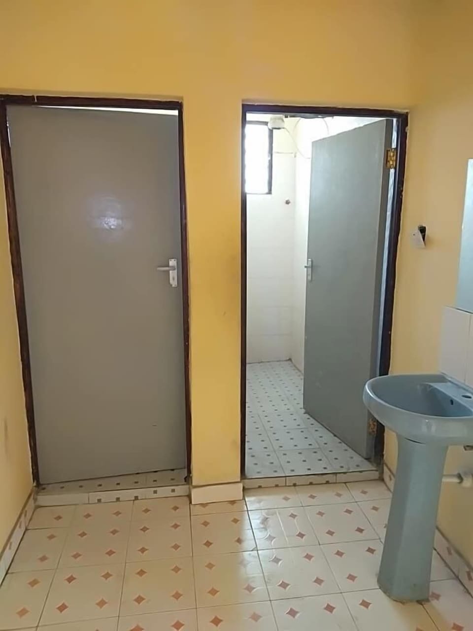 Bathroom sink