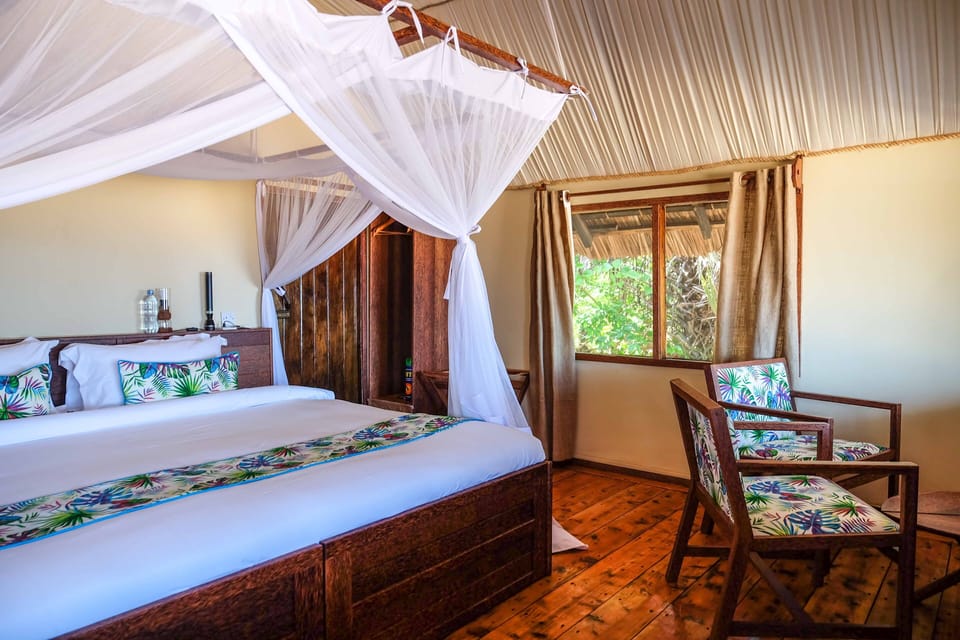 Double Room, 1 King Bed, Sea View | Hypo-allergenic bedding available, down comforters, desk
